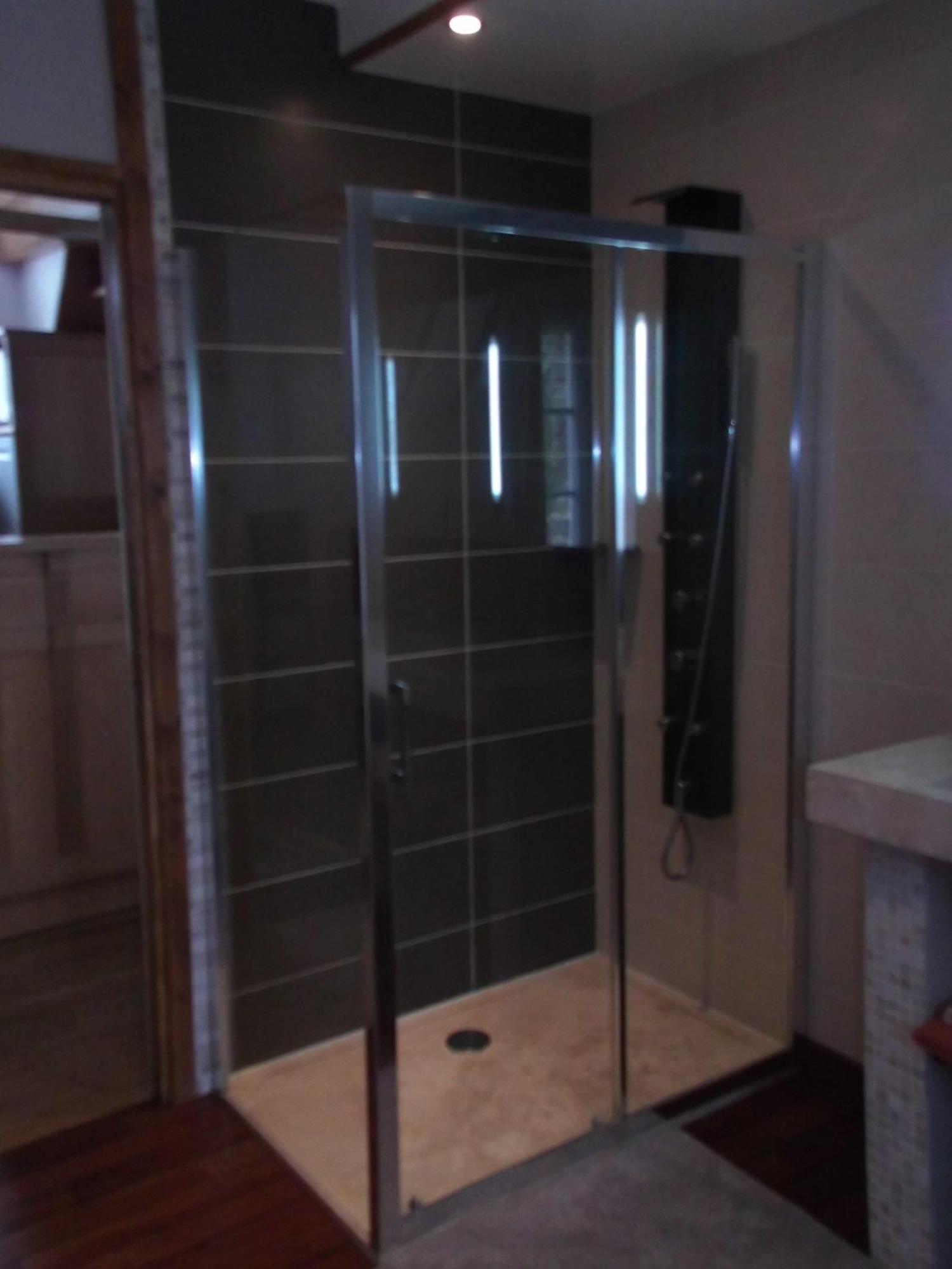 Le Clos Des Tilleuls D Day Home, Chambres D'Hotes, Suite Avec Sauna Privatif, Suite Avec Balneotherapie Privative, En Supplement Option Spa Bain A Remous La Vendelée Quarto foto