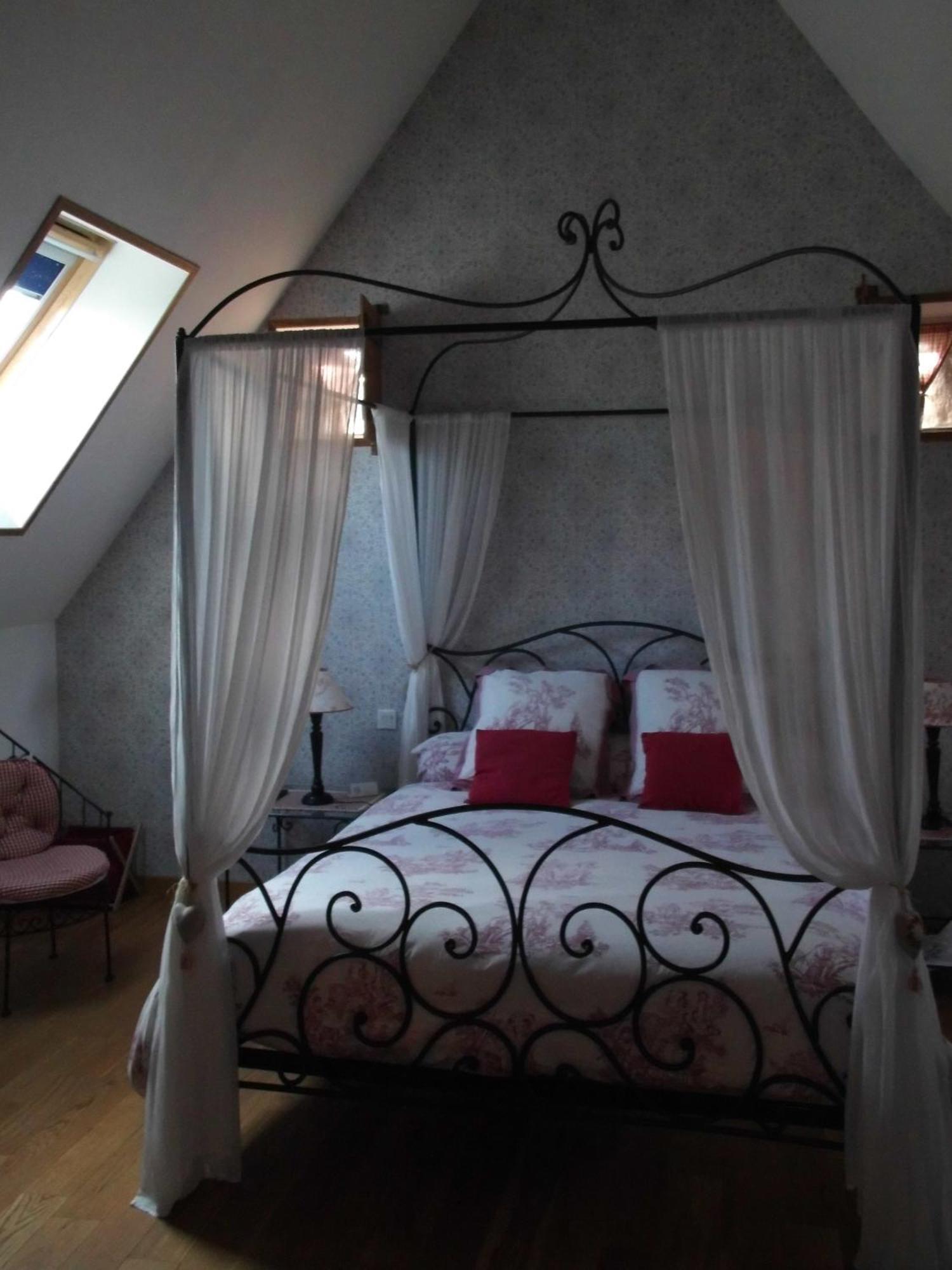 Le Clos Des Tilleuls D Day Home, Chambres D'Hotes, Suite Avec Sauna Privatif, Suite Avec Balneotherapie Privative, En Supplement Option Spa Bain A Remous La Vendelée Quarto foto